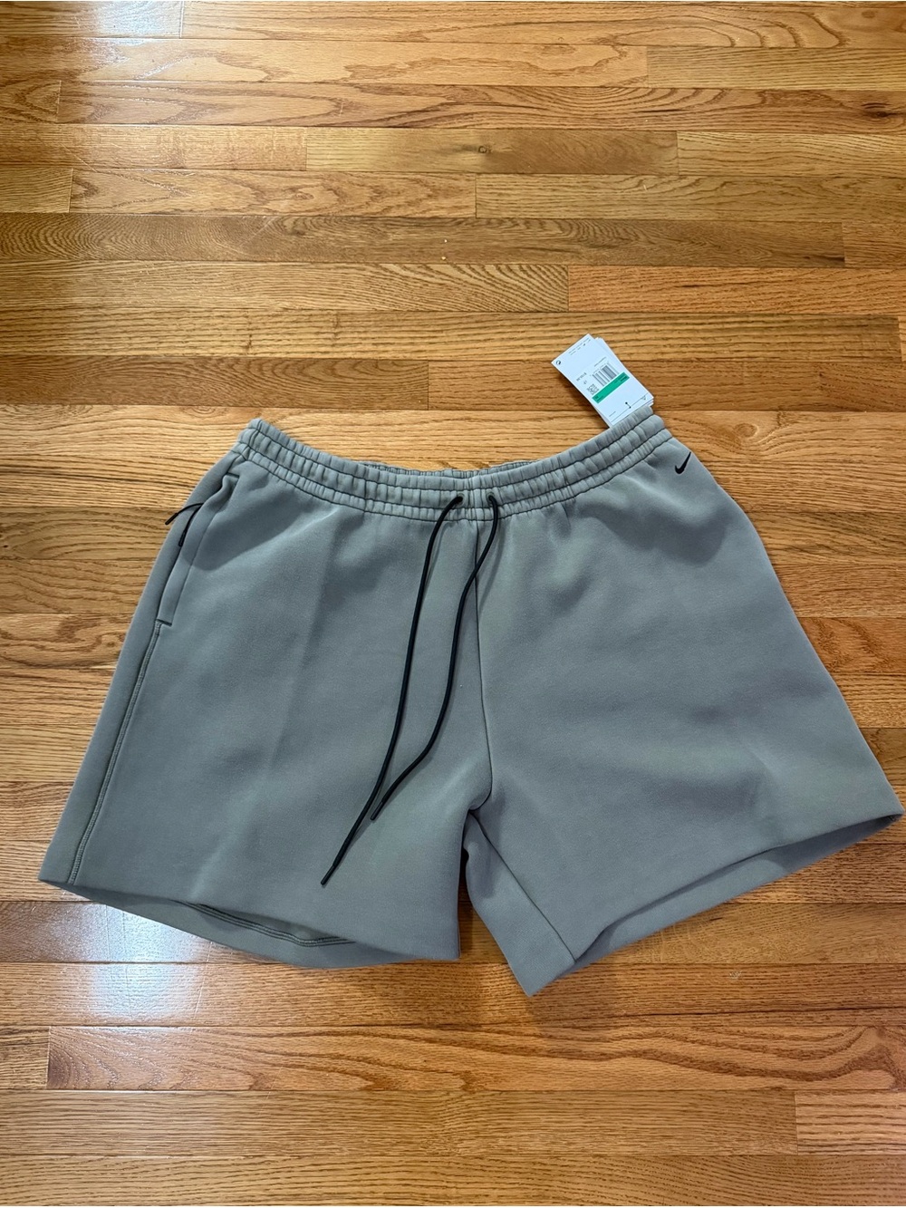 Nike Men’s Sz XL Sportswear Tech Fleece Shorts Light Army/Black HJ0692-320